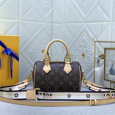 LOUIS VUITTON   2023新款女生時尚休閒包 尺寸:20.5*13.5*12CM