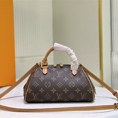 LOUIS VUITTON   2023新款女生時尚休閒包 尺寸:23*13*4CM