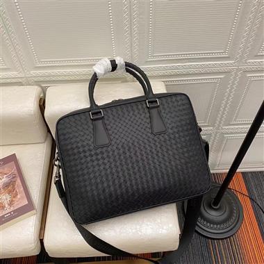 BOTTEGA VENETA    2023新款男生時尚休閒包  尺寸:38-29-8CM