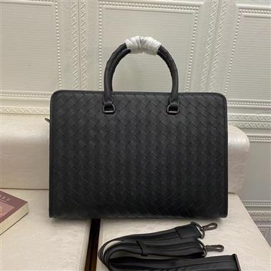 BOTTEGA VENETA    2023新款男生時尚休閒包  尺寸:40-28-8CM