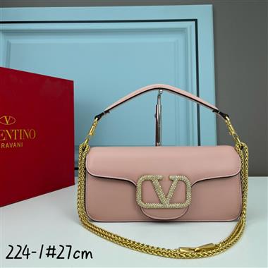 Valentino   2023新款女生時尚休閒包 尺寸:27×13×6CM