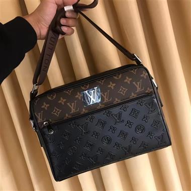 LOUIS VUITTON     2023新款男生時尚休閒包 尺寸:25*28*5CM