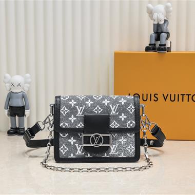 LOUIS VUITTON  2023新款女生時尚休閒包  尺寸:20*15*9CM