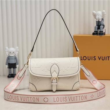 LOUIS VUITTON  2023新款女生時尚休閒包  尺寸:25*9*15CM