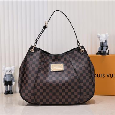 LOUIS VUITTON  2023新款女生時尚休閒包  尺寸:42*29*11CM