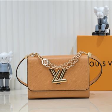 LOUIS VUITTON  2023新款女生時尚休閒包  尺寸:23*17*9.5CM