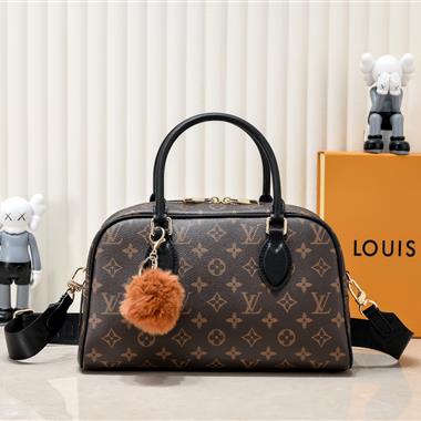 LOUIS VUITTON  2023新款女生時尚休閒包  尺寸:31*20*15CM