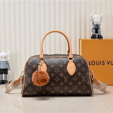 LOUIS VUITTON  2023新款女生時尚休閒包  尺寸:31*20*15CM