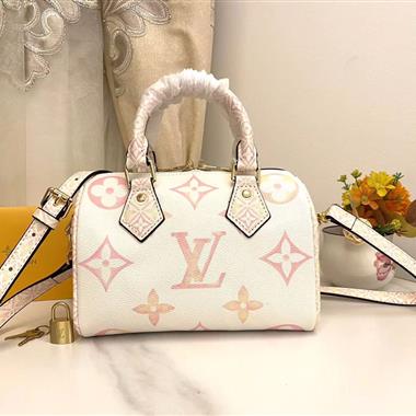 LOUIS VUITTON    2023新款女生時尚休閒包 尺寸：20.5*13.5*12CM