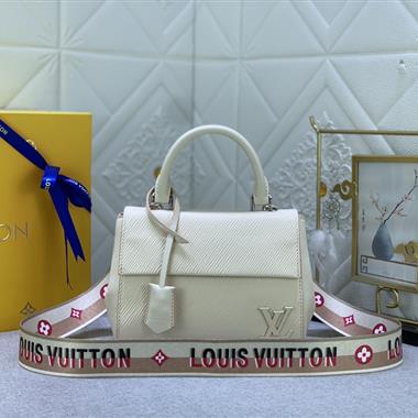 LOUIS VUITTON    2023新款女生時尚休閒包  尺寸：20*16*7.5CM