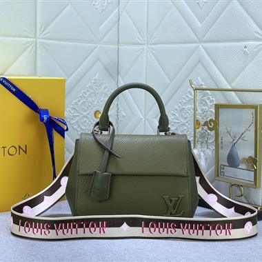 LOUIS VUITTON    2023新款女生時尚休閒包  尺寸：20*16*7.5CM