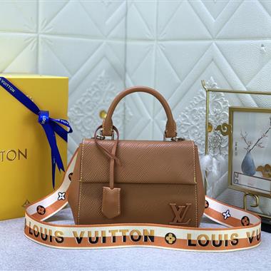 LOUIS VUITTON    2023新款女生時尚休閒包  尺寸：20*16*7.5CM