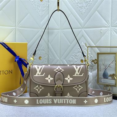 LOUIS VUITTON    2023新款女生時尚休閒包  尺寸：25x9x15CM