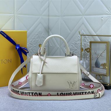 LOUIS VUITTON    2023新款女生時尚休閒包  尺寸：20*16*7.5CM