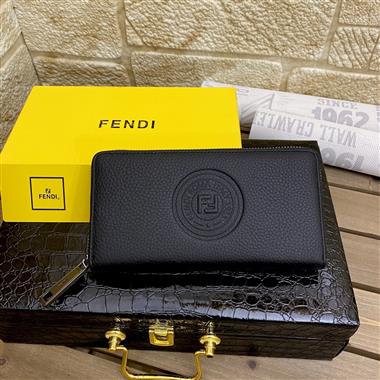 FENDI   2023新款男生時尚休閒包 尺寸：19*10CM