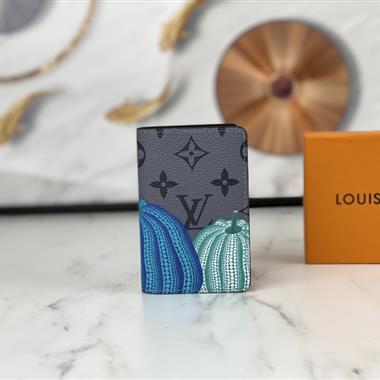 LOUIS VUITTON   2023新款時尚休閒包 尺寸：8 x 11 x 1CM