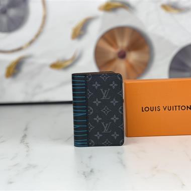 LOUIS VUITTON   2023新款時尚休閒包 尺寸：8 x 11 x 1CM