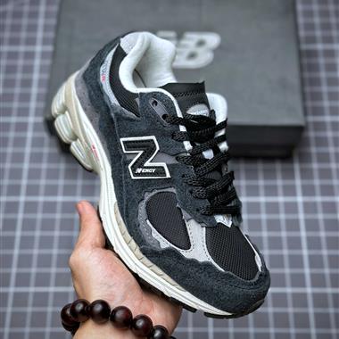 New Balance 2002R 跑鞋