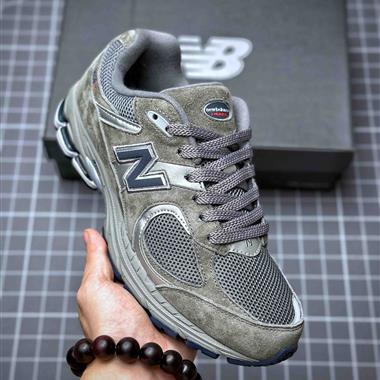 New Balance 2002R 跑鞋