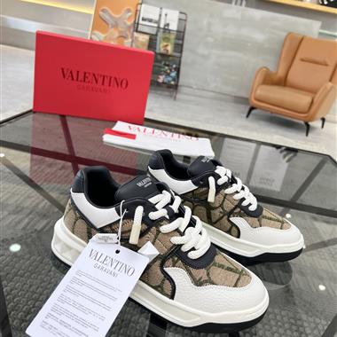 Valentino   2023新款休閒時尚男生鞋子