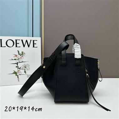 LOEWE   2023新款女生時尚休閒包  尺寸：20.8-19.5-14.5CM