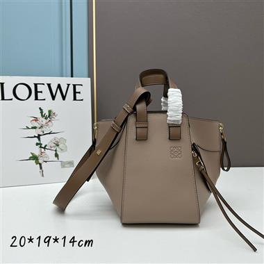 LOEWE   2023新款女生時尚休閒包 尺寸：20.8-19.5-14.5CM