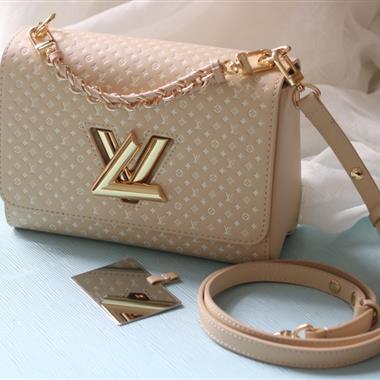 LOUIS VUITTON   2023新款女生時尚休閒包 尺寸：23-18-8CM