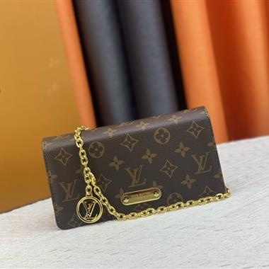 LOUIS VUITTON   2023新款女生時尚休閒包 尺寸：20.5× 10× 3.5CM