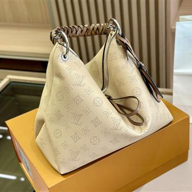 LOUIS VUITTON   2023新款女生時尚休閒包 尺寸：32*27CM