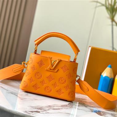 LOUIS VUITTON   2023新款女生時尚休閒包  尺寸：21*14*8CM