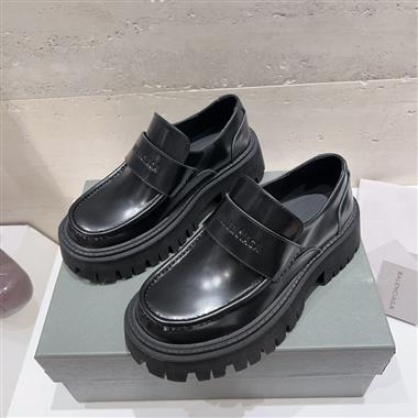 Balenciaga   2023新款女生休閒時尚鞋子