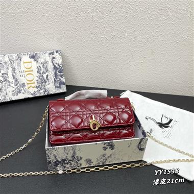 DIOR   2023新款女生時尚休閒包 尺寸：21*11.5*4.5CM