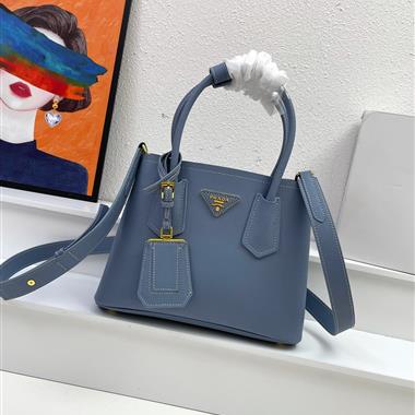 PRADA   2023新款女生時尚休閒包 尺寸：25*18.5*12.5CM