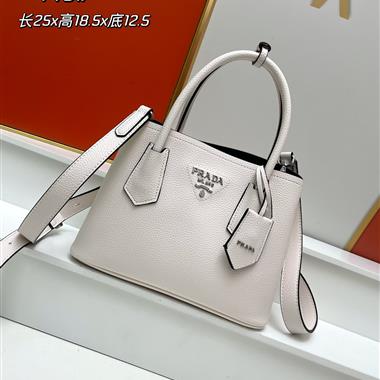 PRADA   2023新款女生時尚休閒包 尺寸：25*18.5*12.5CM