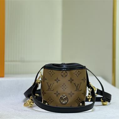 LOUIS VUITTON   2023新款女生時尚休閒包 尺寸：15*17CM