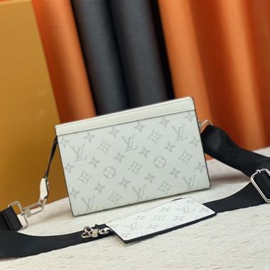 LOUIS VUITTON  2023新款女生時尚休閒包 尺寸：22*14.5*4.5CM