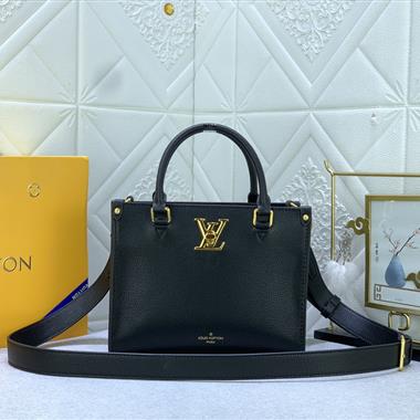 LOUIS VUITTON  2023新款女生時尚休閒包 尺寸：24.5*19*10.5CM