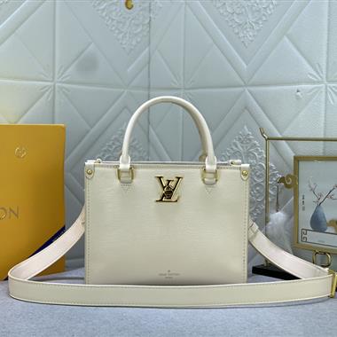 LOUIS VUITTON  2023新款女生時尚休閒包 尺寸：24.5*19*10.5CM