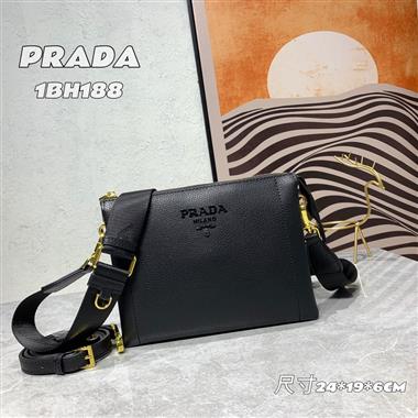 PRADA   2023新款女生時尚休閒包 尺寸：24*19*6CM