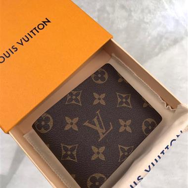 LOUIS VUITTON    2023新款男生時尚休閒包 尺寸：11.5 x9 x1.5CM