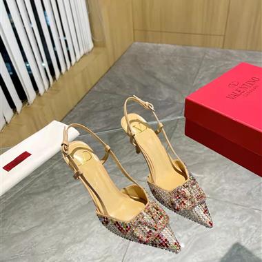 Valentino  2023新款女生休閒時尚鞋子