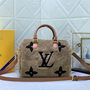 LOUIS VUITTON  2023新款女生時尚休閒包 尺寸：25*19*15CM