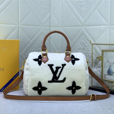 LOUIS VUITTON  2023新款女生時尚休閒包 尺寸：25*19*15CM