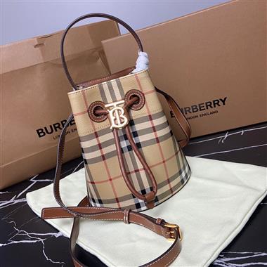 BURBERRY  2023新款女生時尚休閒包 尺寸：16.5*11*18.5CM