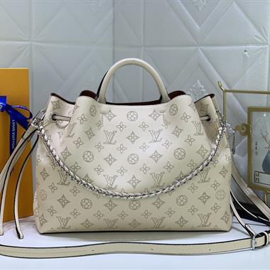 LOUIS VUITTON  2023新款女生時尚休閒包 尺寸：32*23*13CM