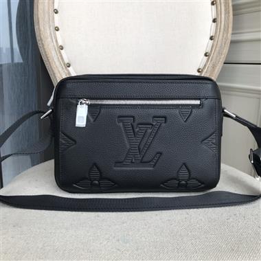 LOUIS VUITTON  2023新款男生時尚包包 尺寸：27-19-9CM