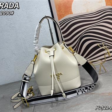 PRADA  2024新款女生時尚休閒包 尺寸：21*25*15CM