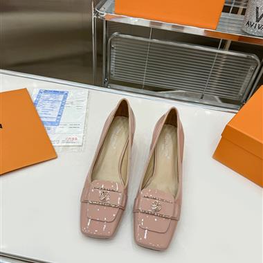 Louis Vuitton   2024新款女生休閒時尚鞋子