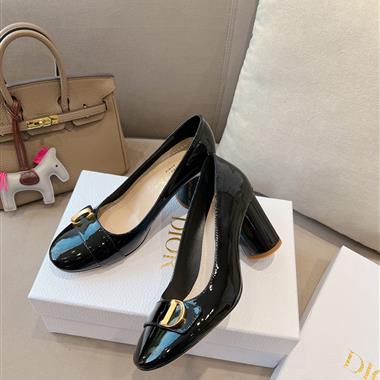 DIOR   2024新款女生休閒時尚鞋子