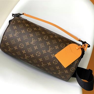 LOUIS VUITTON  2024新款男生時尚休閒包 尺寸：33*17*17CM